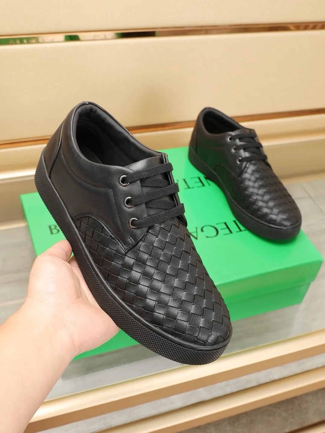 Men's Men's Shoes💰P 500💰【BV】Classic Casual Shoes🔍Winning the world's recognized top brand with details and creativity, the details highlight traditional hand stitching. The upper is made of original first-layer cowhide woven surface, and the cowhide lining is environmentally friendly. ♻️Does not fade. 💪Sole: Rubber original outsole specially provided by the original factory. ⚠Can be entered and exited at will. Welcome to compare. ⚠Number of sizes: 38-45 (customized in 45)